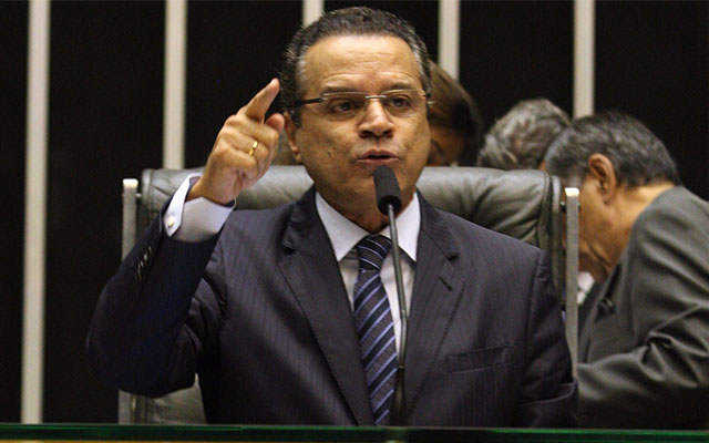 Decisão 'invasiva' do STF não será 'bem recebida', diz Henrique Alves